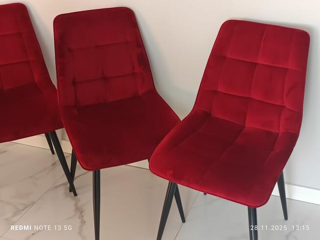 Krzesła welurowe cztery sztuki