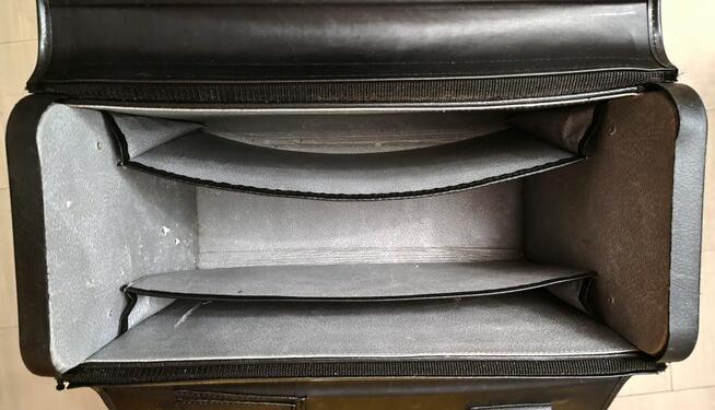 Neseser podróżny skórzany czarny sprzedam.