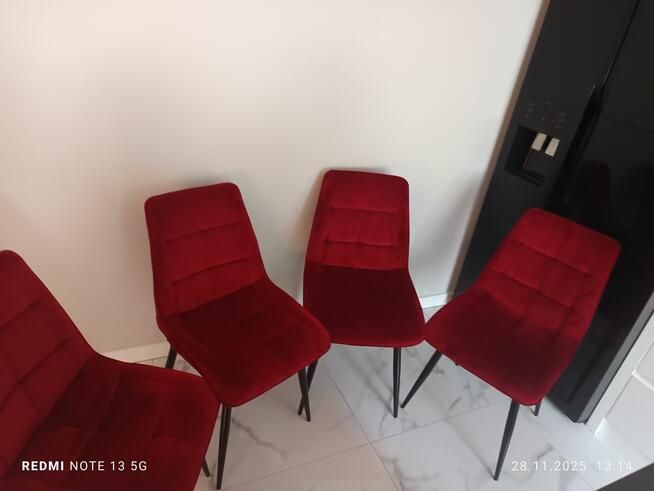 Krzesła welurowe cztery sztuki
