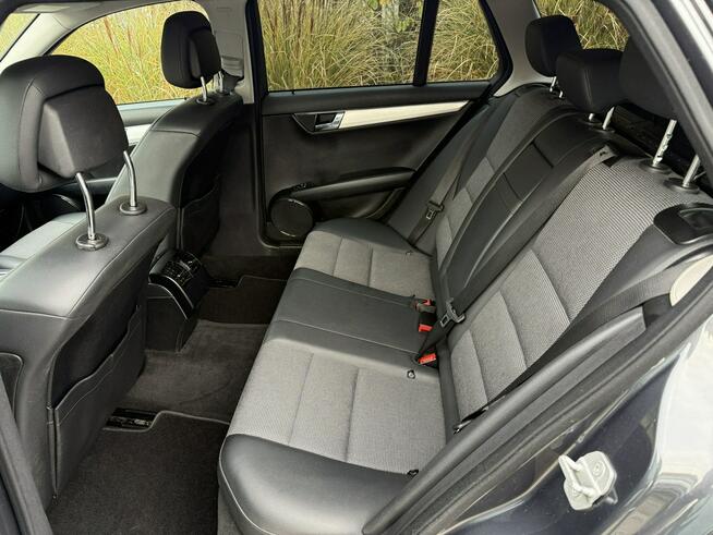Mercedes C 180 DUZA NAVI Bardzo zadbana - 100% oryginalny przebieg.NOWY ROZRZĄD !!!