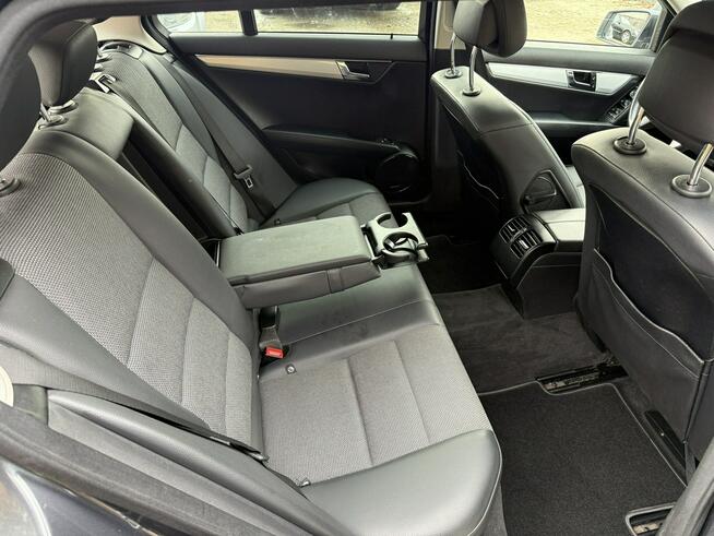 Mercedes C 180 DUZA NAVI Bardzo zadbana - 100% oryginalny przebieg.NOWY ROZRZĄD !!!