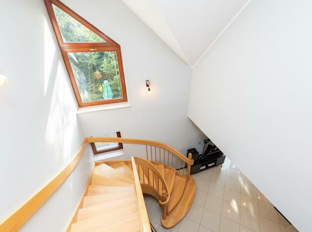 Dom Czernica, M. Reja