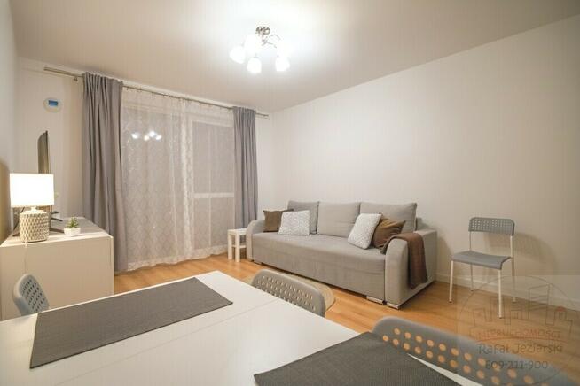 nowa cicha kawalerka, balkon tramwaj, parking