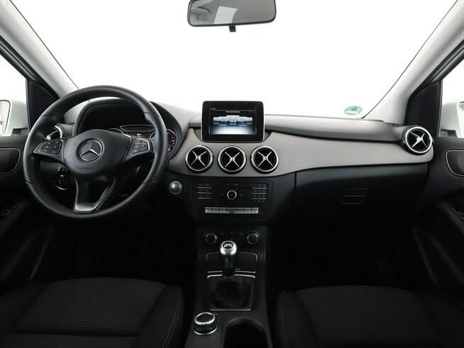 Mercedes B 180 navi klima grzane fotele czujniki parkowania