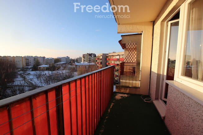 Komfortowe 3 pokoje z dużym balkonem.