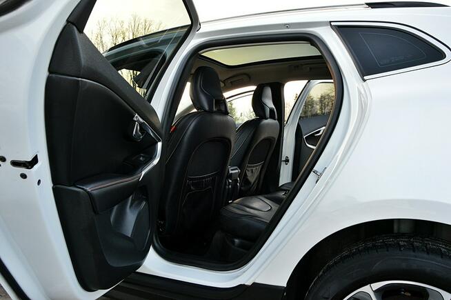 Volvo V40 Ocean Race Ledy Panorama Dach Digital Skóra Navi Kamera Full Opcja