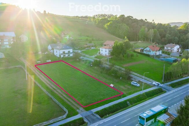 Działka budowlana z WZ przy drodze asfaltowej