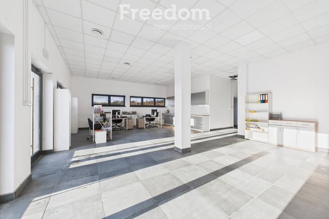 Nowoczesna hala produkcyjno - magazynowa.