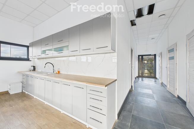 Nowoczesna hala produkcyjno - magazynowa.