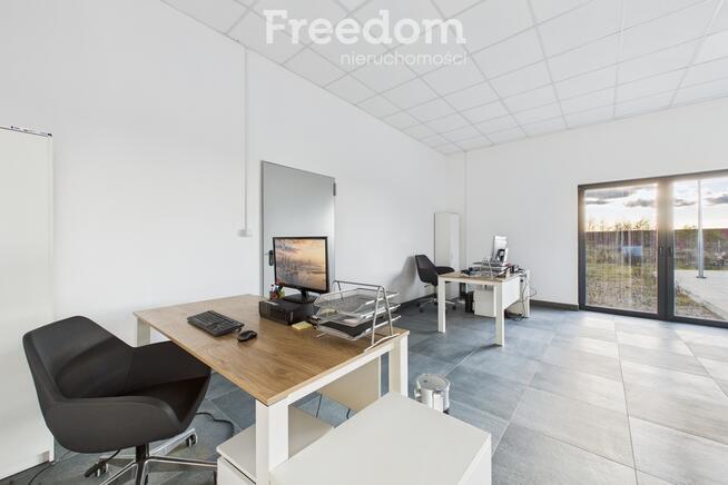 Nowoczesna hala produkcyjno - magazynowa.