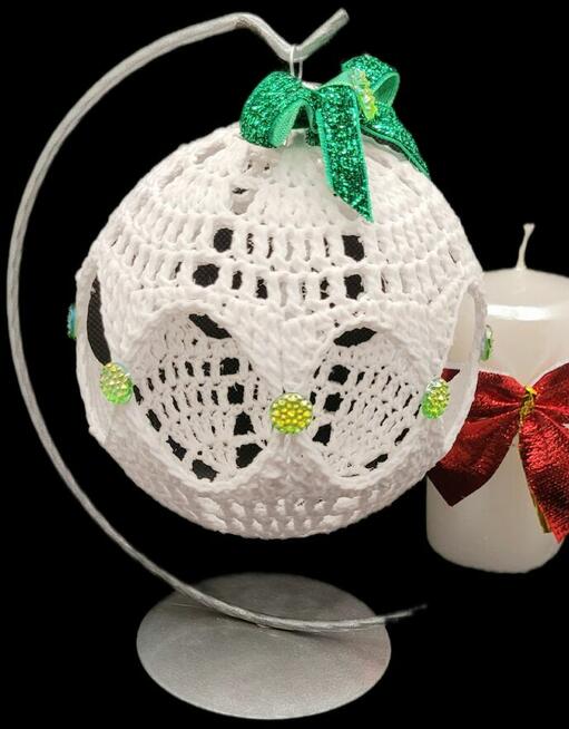 Bombka ręcznie wykonana na stojaku