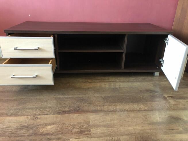 Sprzedam komodę z szufladami , półką i szafką