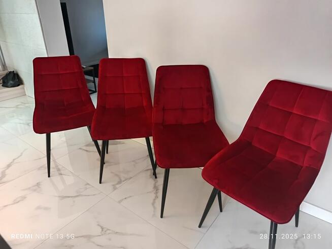 Krzesła welurowe cztery sztuki
