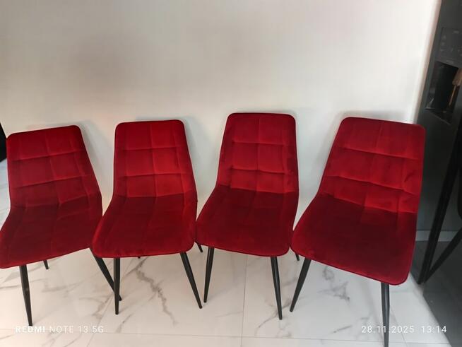 Krzesła welurowe cztery sztuki