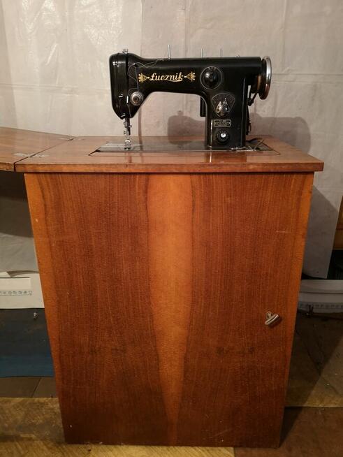 Maszyna Łucznik kl.86 ze stołem. – Unikat