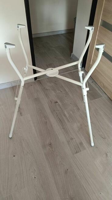 Stojak pod wanienkę dla niemowląt