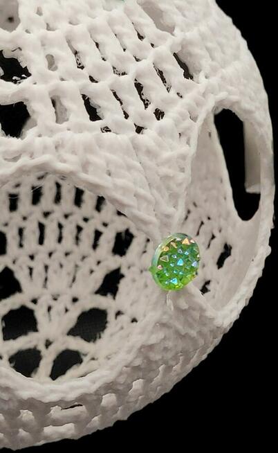 Bombka ręcznie wykonana na stojaku