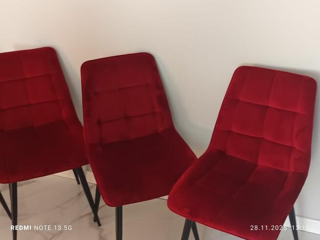 Krzesła welurowe cztery sztuki