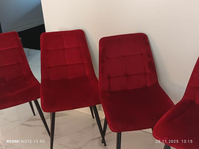 Krzesła welurowe cztery sztuki