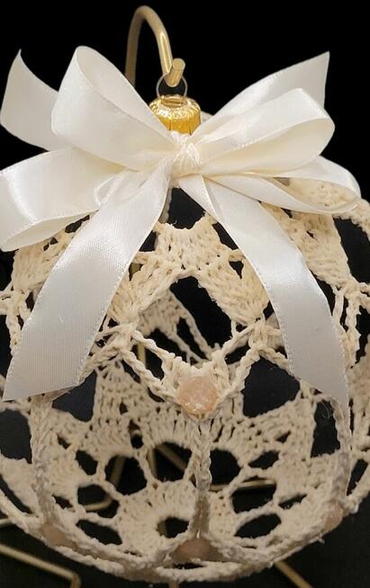 Bombka ręcznie wykonana na stojaku