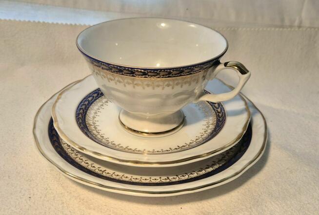 Trio śniadaniowe filiżanka spodek talerzyk + cukierniczka