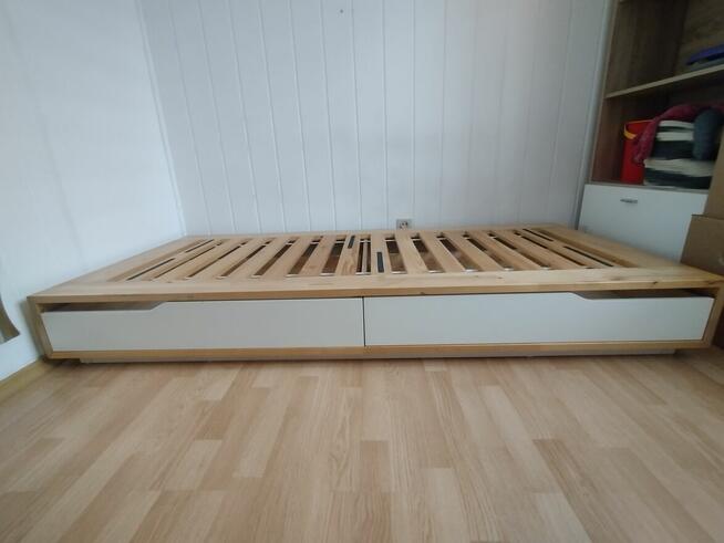 Łóżko pojedyncze z szufladami
