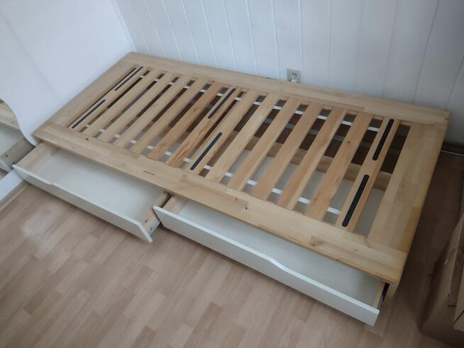 Łóżko pojedyncze z szufladami
