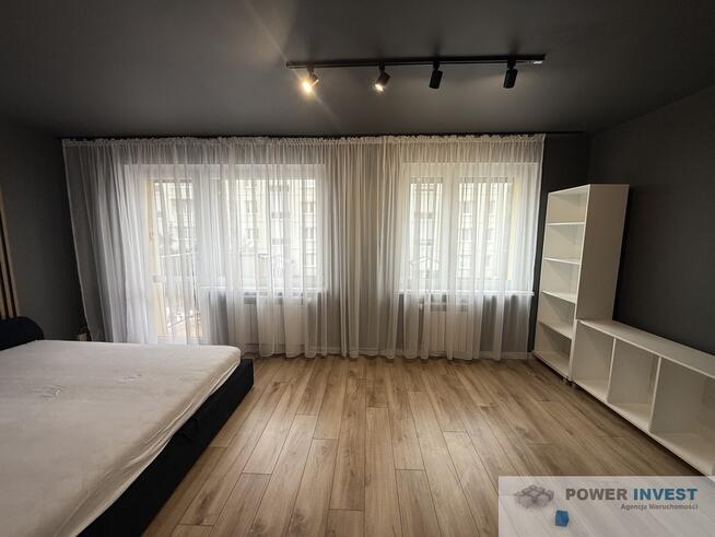 Dwa pokoje, pierwsze piętro, balkon, piwnica, park