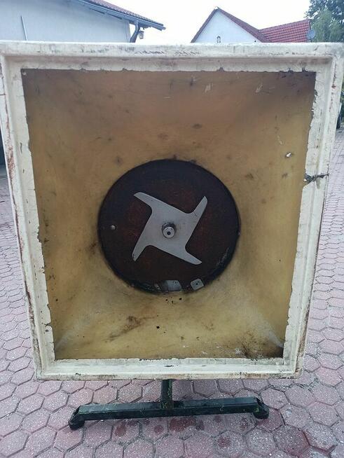 Rozsiewacz dedykowany do pojazdów komunalnych EGHOLM