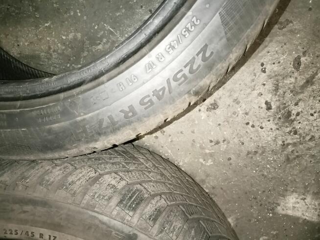 Opony zimowe 225-45R17 dobry stan