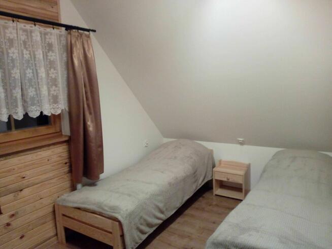 Domek góralski z płazów w Harklowej obok ścieżki Velo Dunajec.