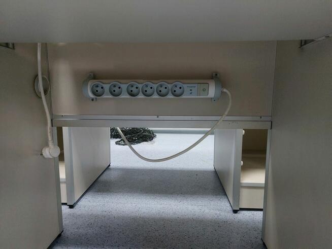 Sprzedam Okazyjnie- 2 Biurka Biurowe Stan Idealny !