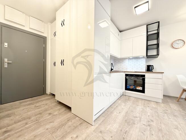 Czerwone jabłko z robakami ?