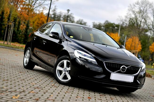 Volvo V40 2,0 D2 2017 Rok Lift Full Led Climatronic Navi Pdc Serwis