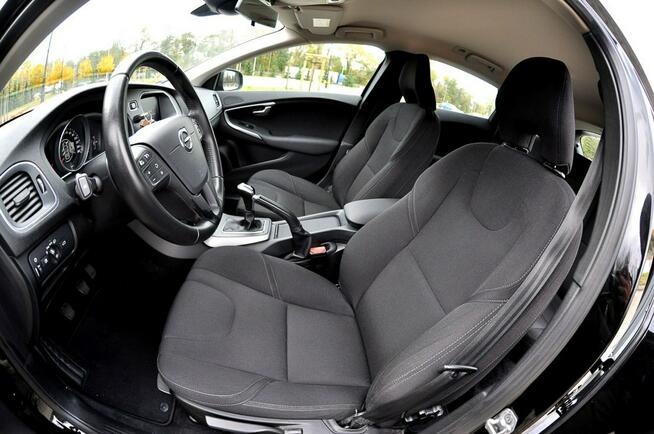 Volvo V40 2,0 D2 2017 Rok Lift Full Led Climatronic Navi Pdc Serwis