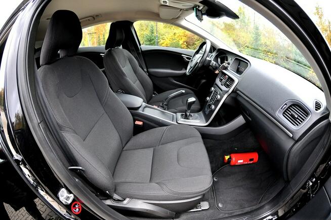 Volvo V40 2,0 D2 2017 Rok Lift Full Led Climatronic Navi Pdc Serwis