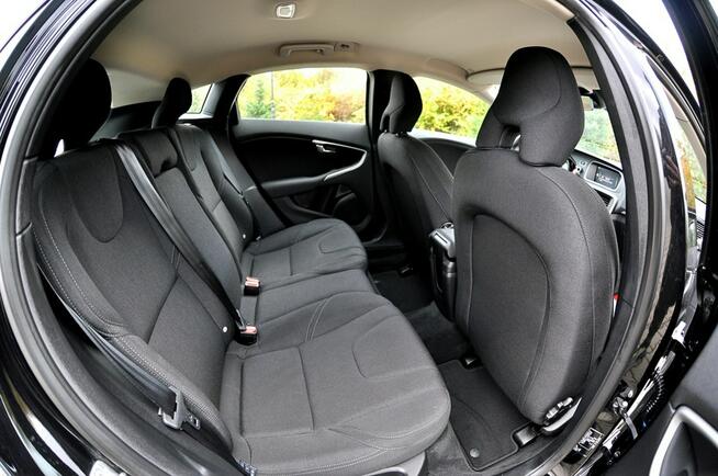 Volvo V40 2,0 D2 2017 Rok Lift Full Led Climatronic Navi Pdc Serwis