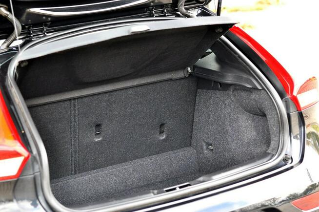 Volvo V40 2,0 D2 2017 Rok Lift Full Led Climatronic Navi Pdc Serwis