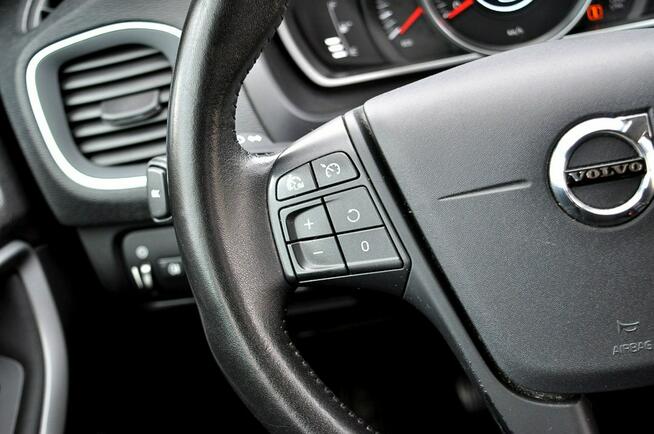 Volvo V40 2,0 D2 2017 Rok Lift Full Led Climatronic Navi Pdc Serwis