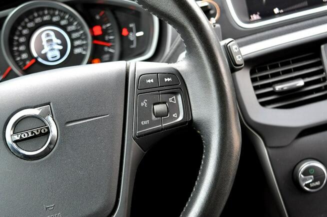 Volvo V40 2,0 D2 2017 Rok Lift Full Led Climatronic Navi Pdc Serwis