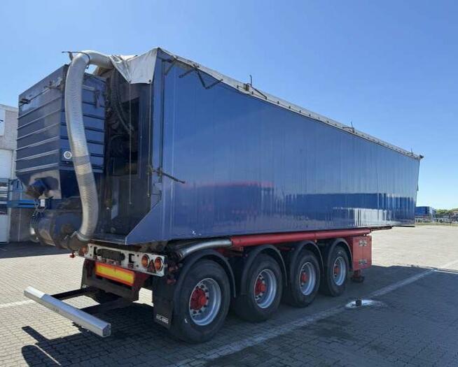 Ciągnikowa przyczepa wywrotka do paszy sruty zboza z wydmuch