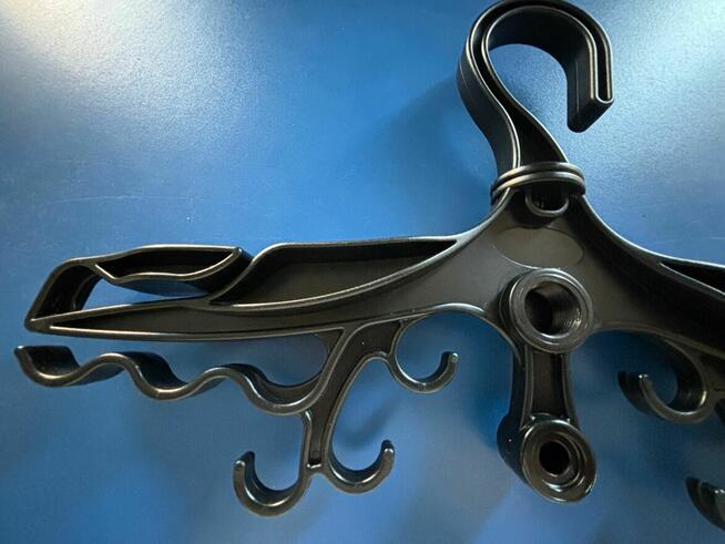 Wieszak wielofunkcyjny na sprzęt do nurkowania czarny