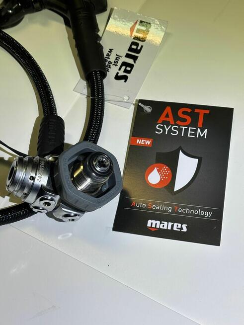 AST-1ST. STAGE Utrzymuje pierwszy stopień DIN w czystości