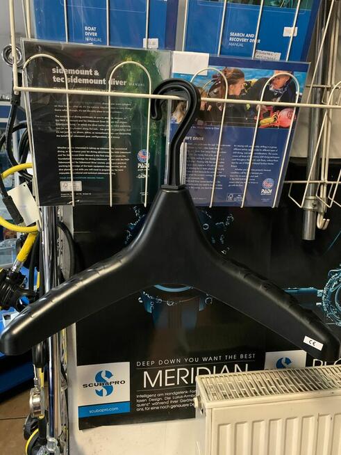 Wieszak na sprzęt do nurkowania ale nie tylko jest b. szeroki