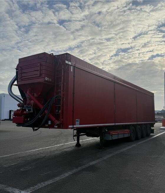 Ciągnikowa przyczepa wywrotka do paszy sruty zboza z wydmuch