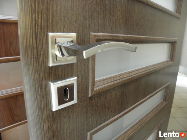 Drzwi wewnętrzne i zewnętrzne z montażem