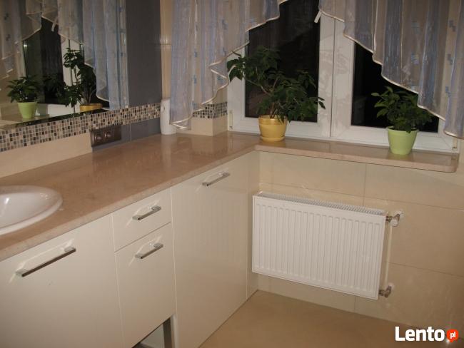 Schody kominki blaty kuchenne i łazienkowe marmur granit