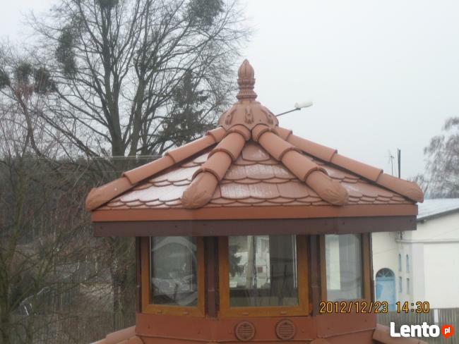 Ceramiczny element dekoracyjny dachu.