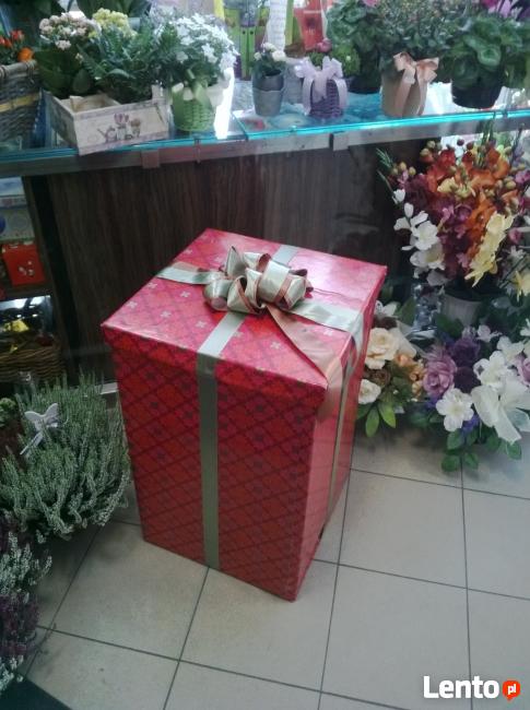 Pudelko z balonami na SLUB Atrakcja Pudło prezent z Balony