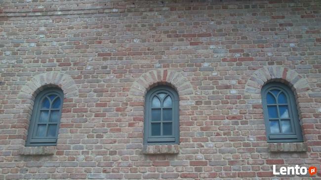 murowanie cegły klinkierowej cięcie i klejenie okładziny